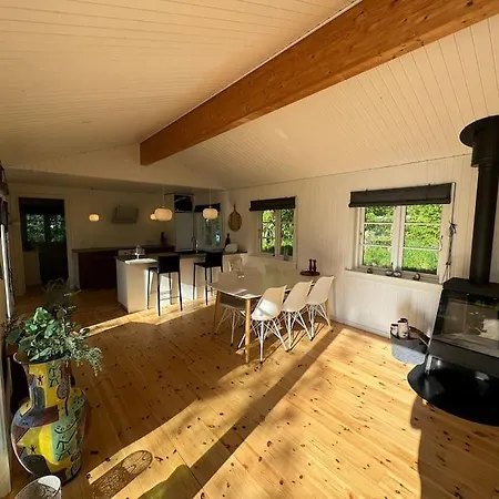 Feriehus, Sommer, Plads, Spil Og Leg - Nu Med Udendors Bordtennis *