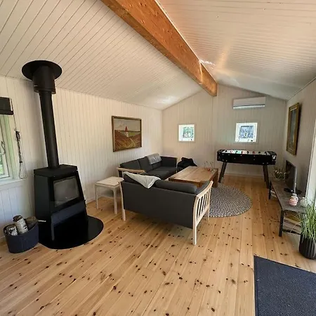 Feriehus, Sommer, Plads, Spil Og Leg - Nu Med Udendors Bordtennis *